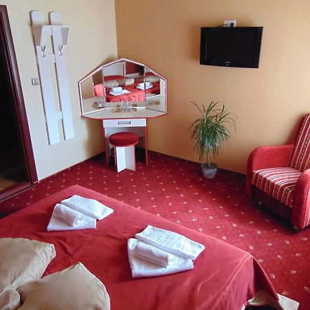 Tyachiv Hotel Serpanok מראה חיצוני תמונה