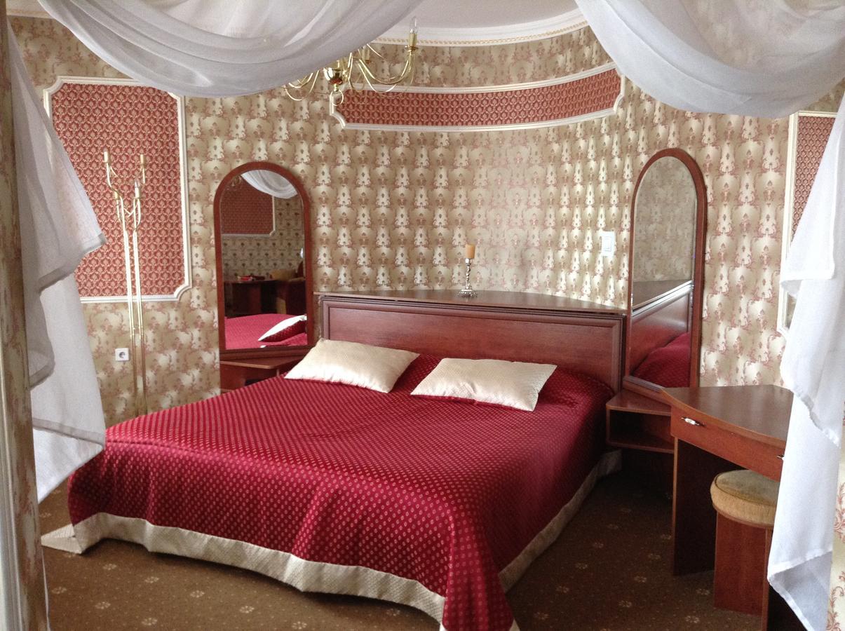 Tyachiv Hotel Serpanok מראה חיצוני תמונה