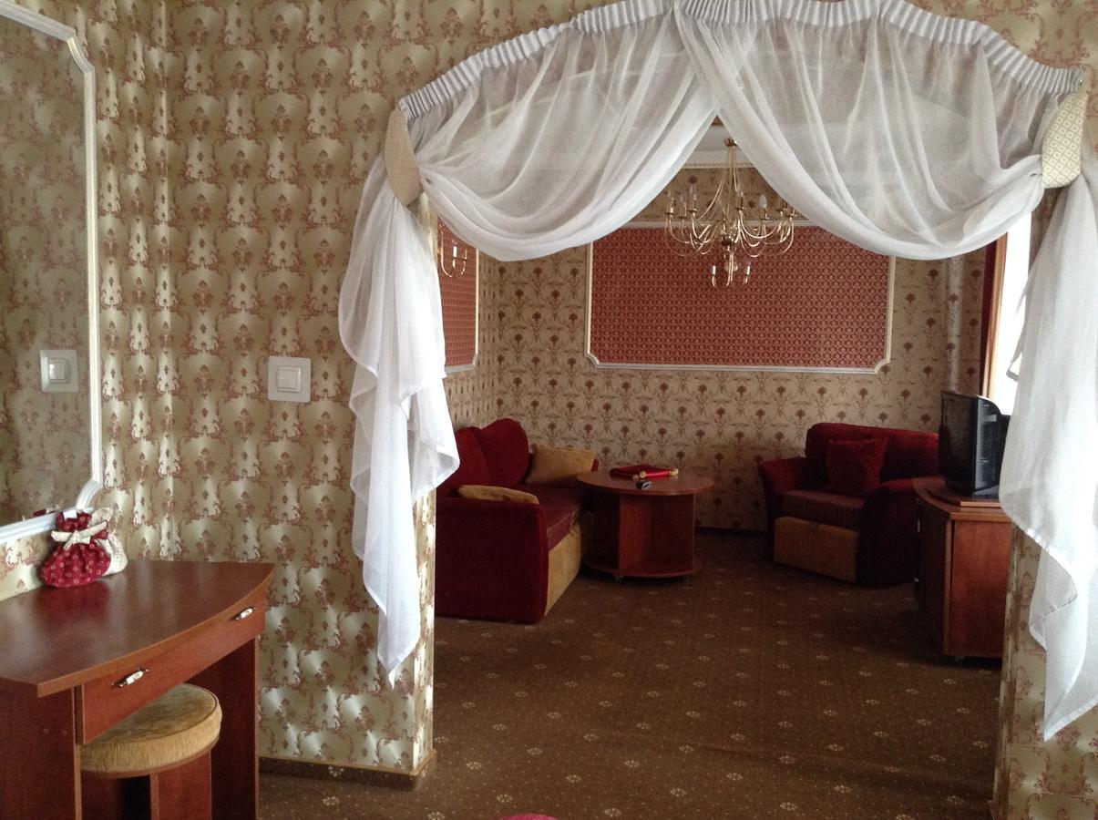 Tyachiv Hotel Serpanok מראה חיצוני תמונה
