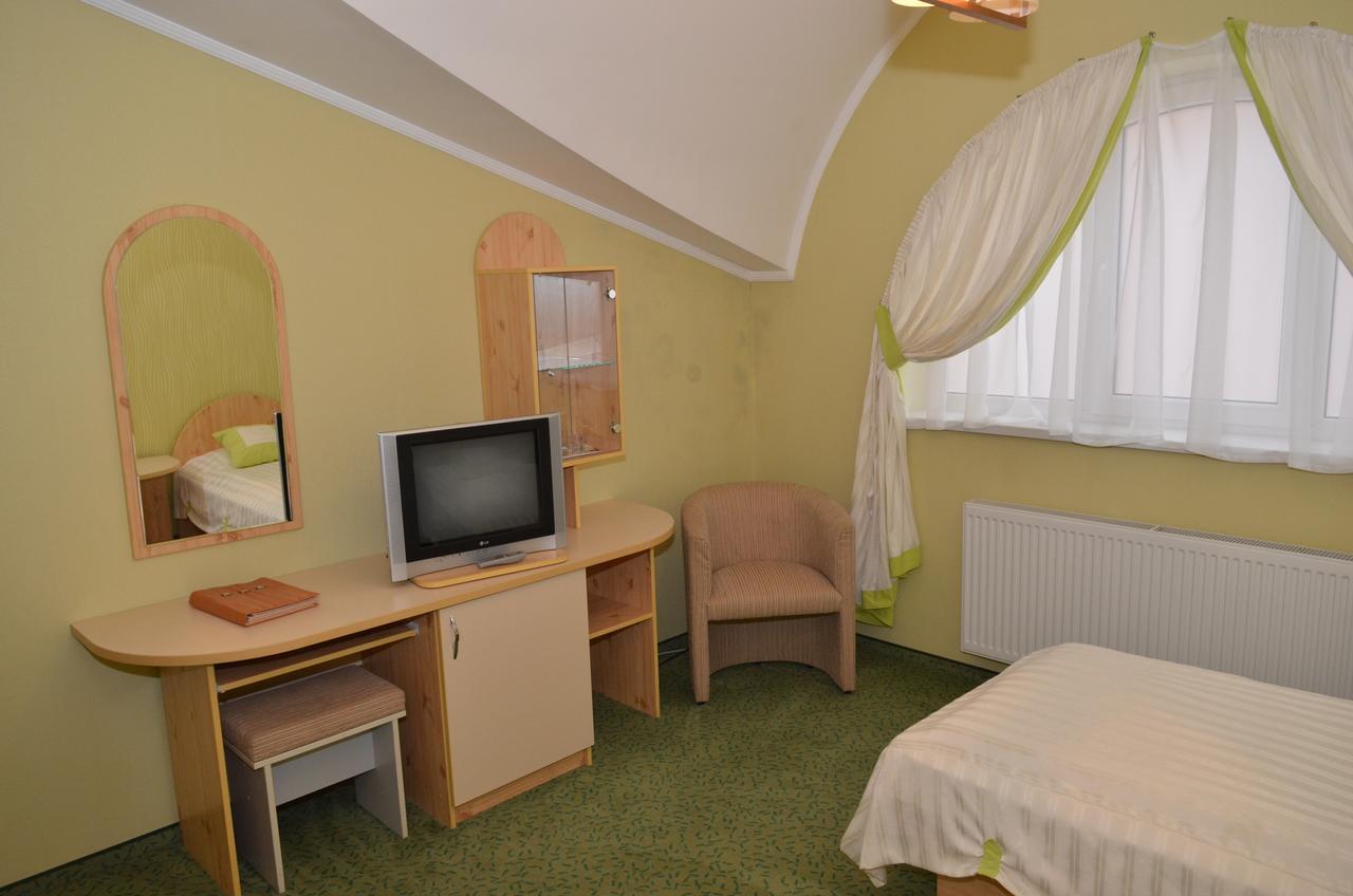 Tyachiv Hotel Serpanok מראה חיצוני תמונה
