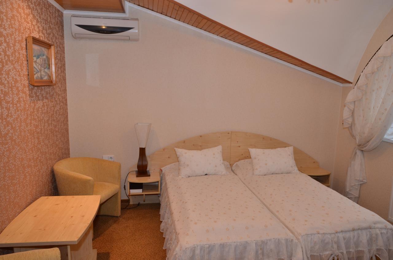 Tyachiv Hotel Serpanok חדר תמונה