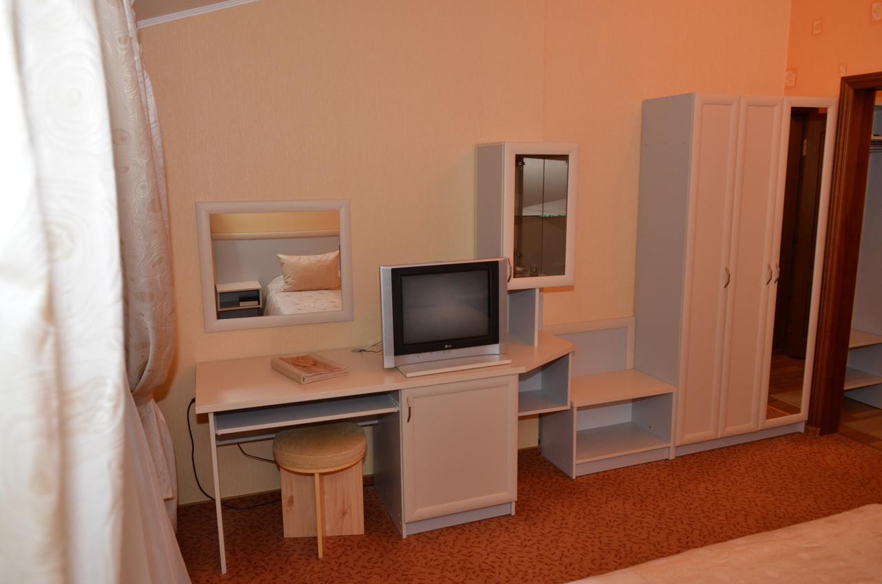 Tyachiv Hotel Serpanok מראה חיצוני תמונה