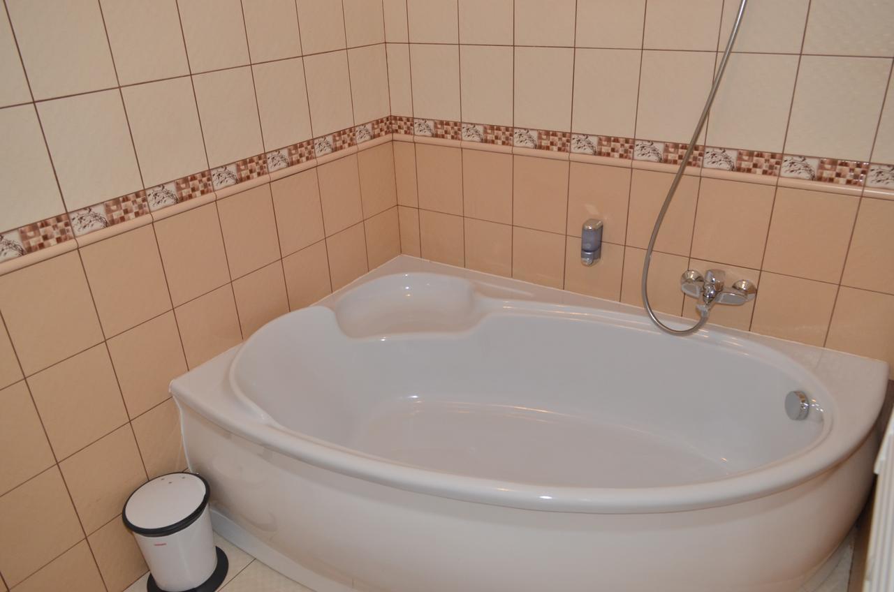 Tyachiv Hotel Serpanok מראה חיצוני תמונה