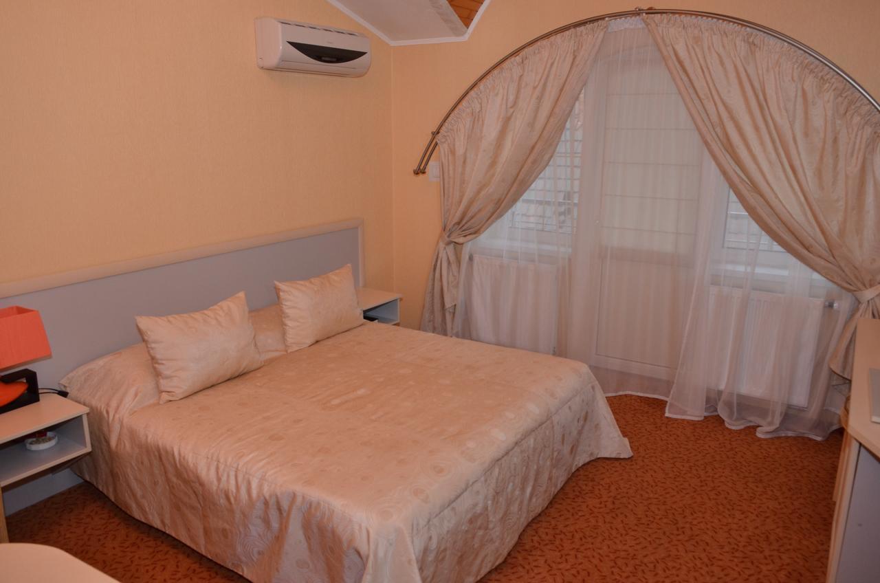 Tyachiv Hotel Serpanok מראה חיצוני תמונה