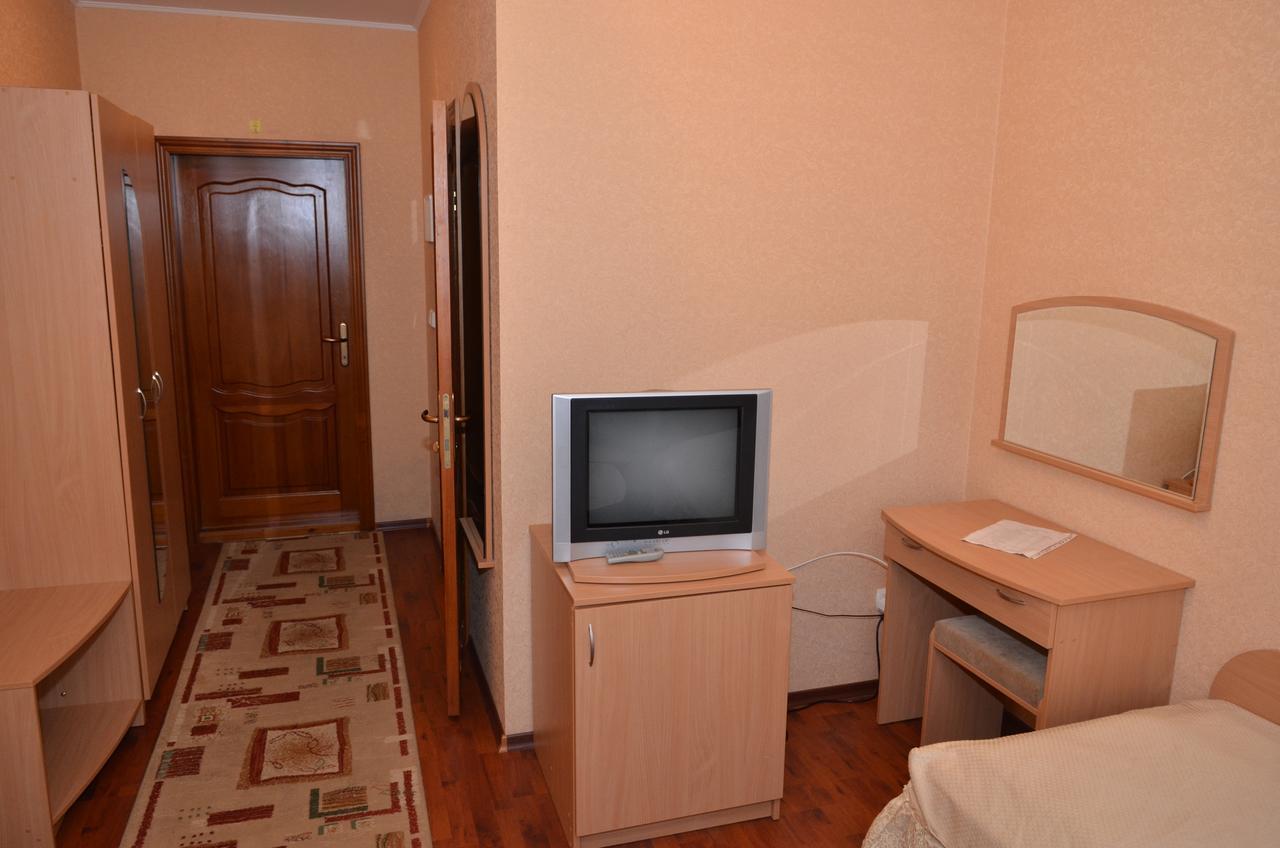 Tyachiv Hotel Serpanok מראה חיצוני תמונה