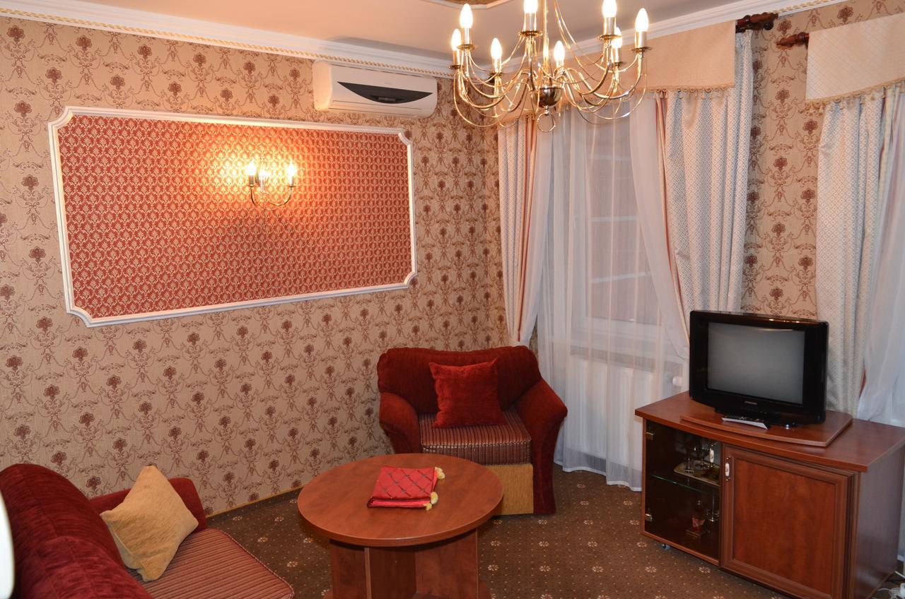 Tyachiv Hotel Serpanok מראה חיצוני תמונה