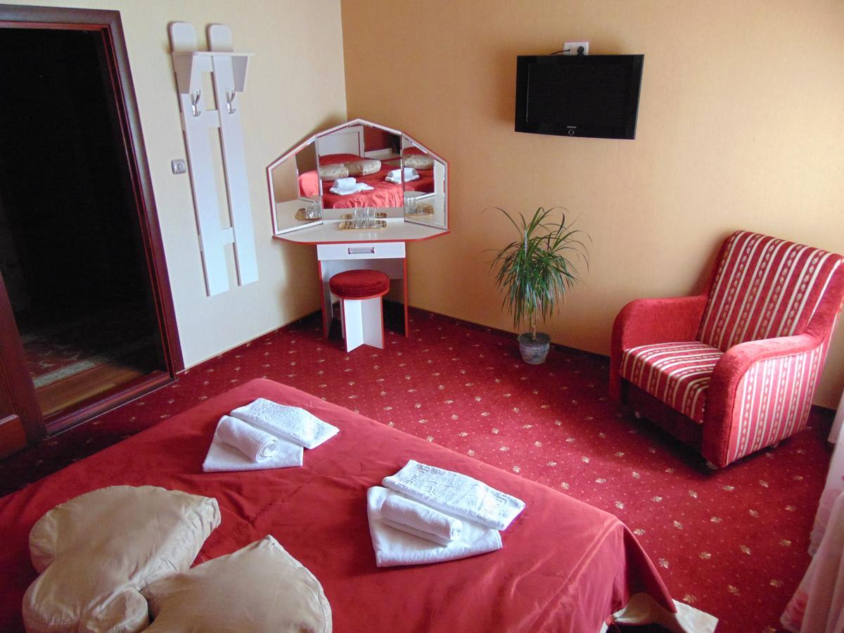 Tyachiv Hotel Serpanok מראה חיצוני תמונה