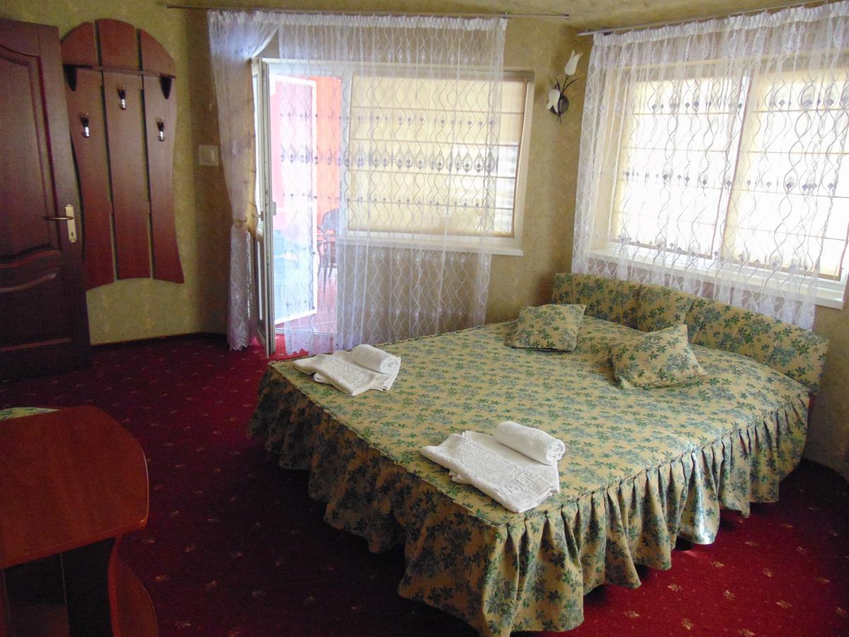 Tyachiv Hotel Serpanok מראה חיצוני תמונה